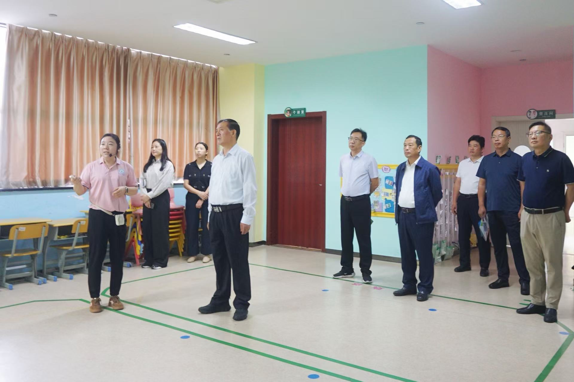 【儿康快讯】江苏省人大莅临靖儿康调研指导工作(图3) 55c3f38a22e0d6dc40e3f7e255c5c072.jpg